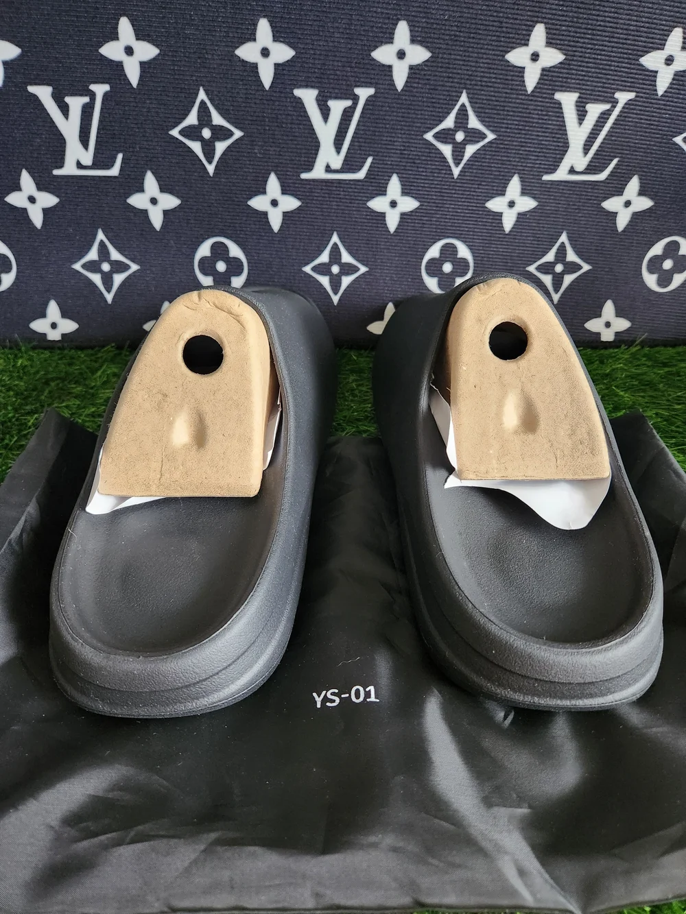 New Mens Size 13 YZY Yeezy Slides YS-01 Black